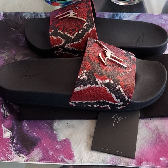 Giuseppe Zanotti Slides - Picture 5 of 6